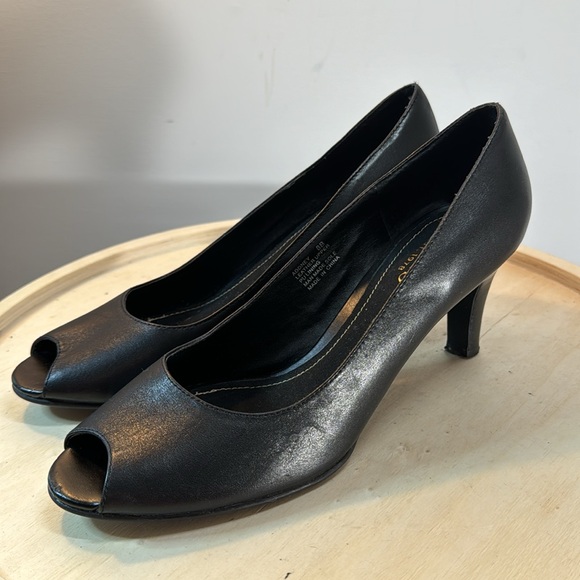 Chaps Black Leather Peep toe Heels Size 8 - Picture 3 of 9